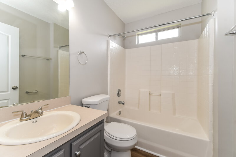 2,190/Mo, 6888 Kettle Creek Dr Jacksonville, FL 32222 Bathroom View