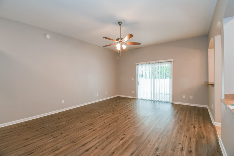 2,135/Mo, 10843 Birchard Ln Jacksonville, FL 32257 Living Room View 4