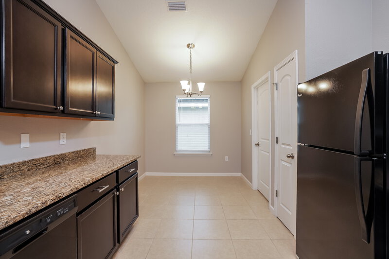 2,270/Mo, 3340 Ridgeview Dr Green Cove Springs, FL 32043 Kitchen View 3