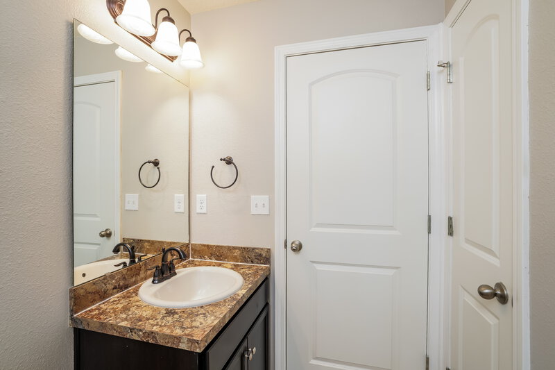 2,270/Mo, 3340 Ridgeview Dr Green Cove Springs, FL 32043 Bathroom View