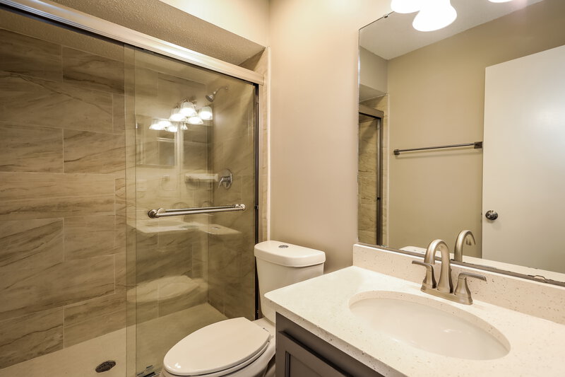 1,755/Mo, 2212 Albury Ct Middleburg, FL 32068 Main Bathroom View