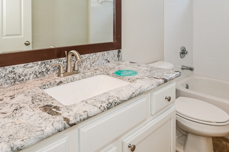 2,045/Mo, 9117 Prosperity Lake Dr Jacksonville, FL 32244 Bathroom View