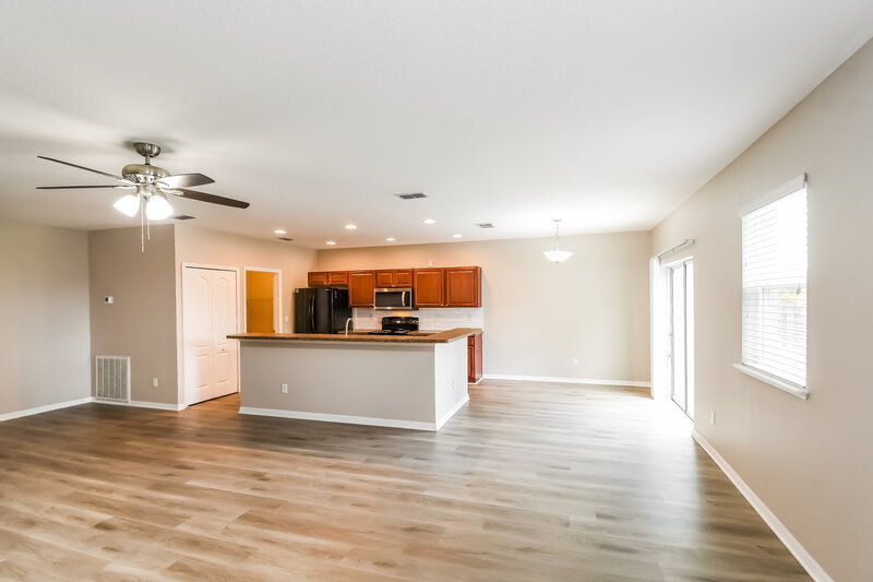 1,710/Mo, 5120 Magnolia Valley Dr Jacksonville, FL 32210 Living Room View 2