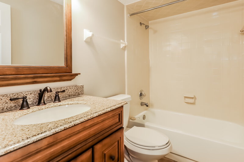 2,560/Mo, 1967 Bluebird Run W Orange Park, FL 32073 Main Bathroom View