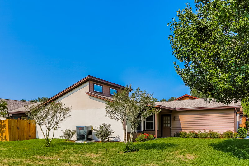 2,560/Mo, 1967 Bluebird Run W Orange Park, FL 32073 Side View