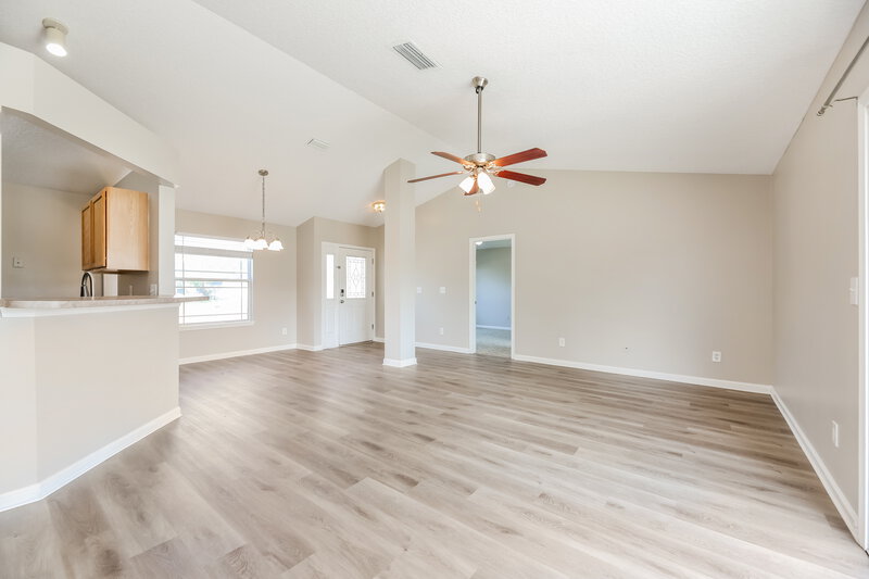 0/Mo, 11485 Rolling River Blvd Jacksonville, FL 32219 Living Room View 2