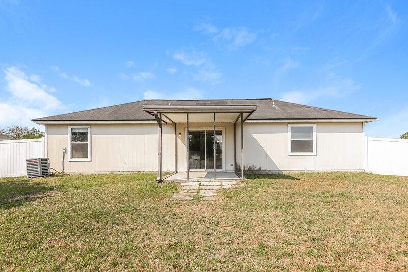 0/Mo, 11485 Rolling River Blvd Jacksonville, FL 32219 Rear View