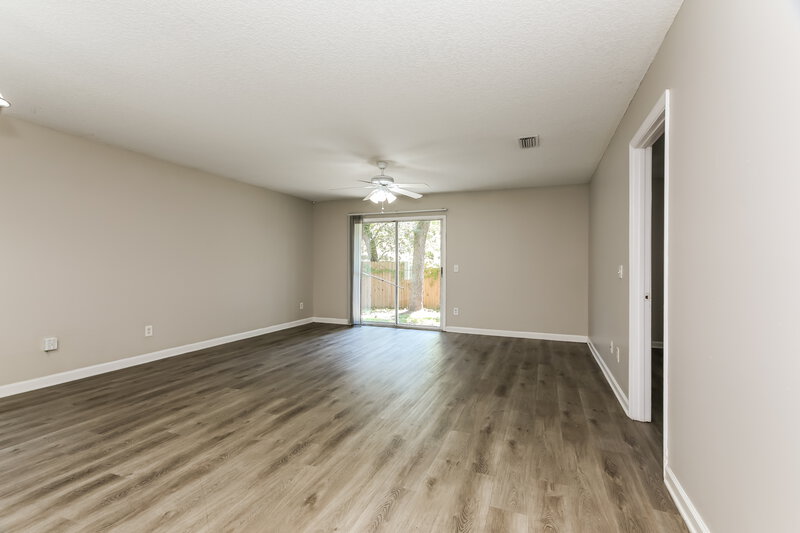 1,940/Mo, 416 S 13th Ter Fernandina Beach, FL 32034 Living Room View