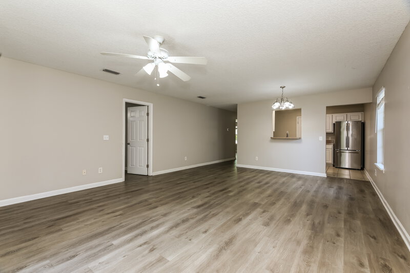 1,940/Mo, 416 S 13th Ter Fernandina Beach, FL 32034 Living Room View 2