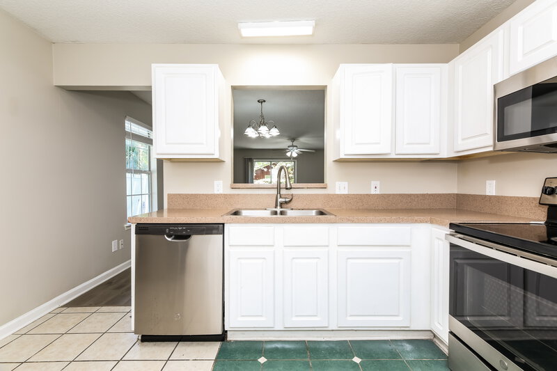 1,940/Mo, 416 S 13th Ter Fernandina Beach, FL 32034 Kitchen View