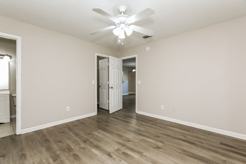 1,940/Mo, 416 S 13th Ter Fernandina Beach, FL 32034 Main Bedroom View 2