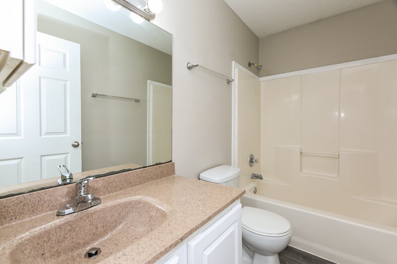 1,940/Mo, 416 S 13th Ter Fernandina Beach, FL 32034 Bathroom View