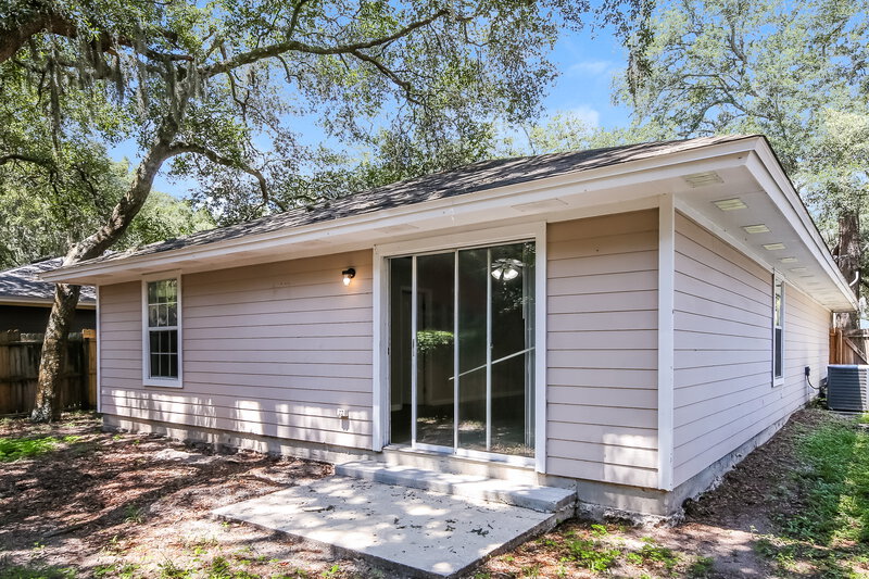 1,940/Mo, 416 S 13th Ter Fernandina Beach, FL 32034 Rear View