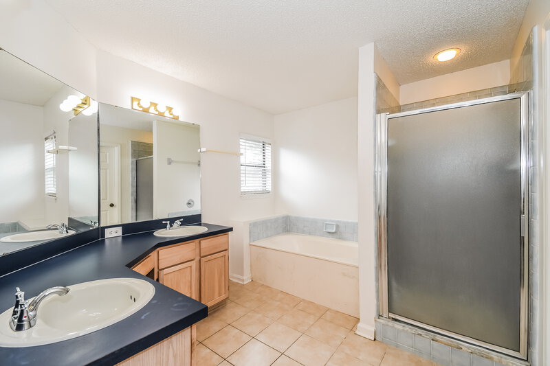 1,785/Mo, 427 Federal Hill Rd Orange Park, FL 32073 Main Bathroom View