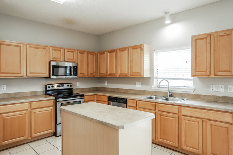 2,675/Mo, 341 W Tropical Trce Jacksonville, FL 32259 Kitchen View