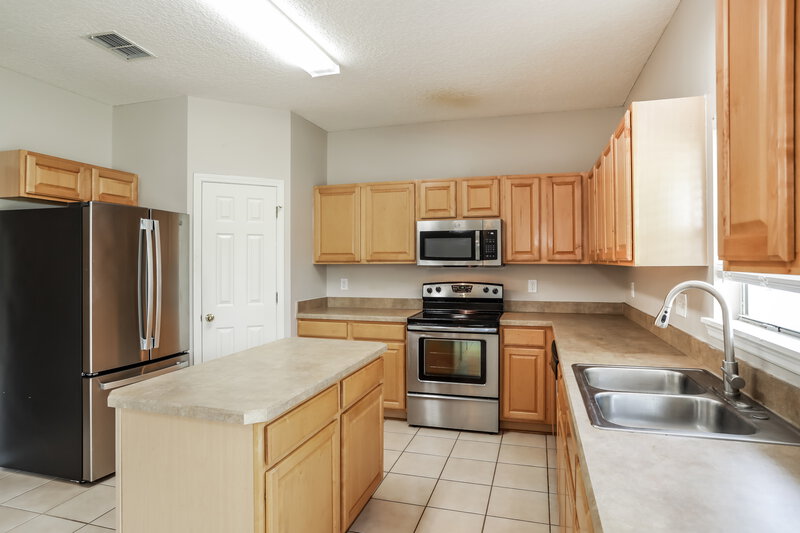 2,675/Mo, 341 W Tropical Trce Jacksonville, FL 32259 Kitchen View 2