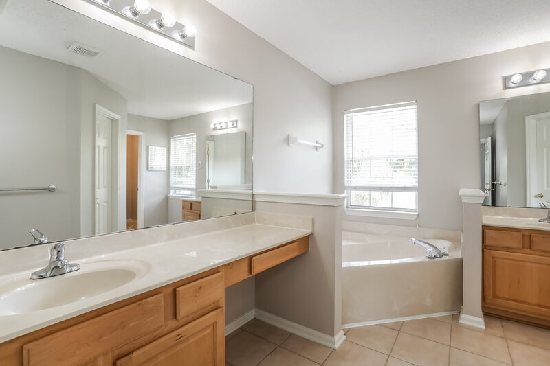 2,675/Mo, 341 W Tropical Trce Jacksonville, FL 32259 Main Bathroom View