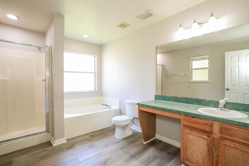 1,890/Mo, 5690 Chirping Way W Jacksonville, FL 32222 Main Bathroom View