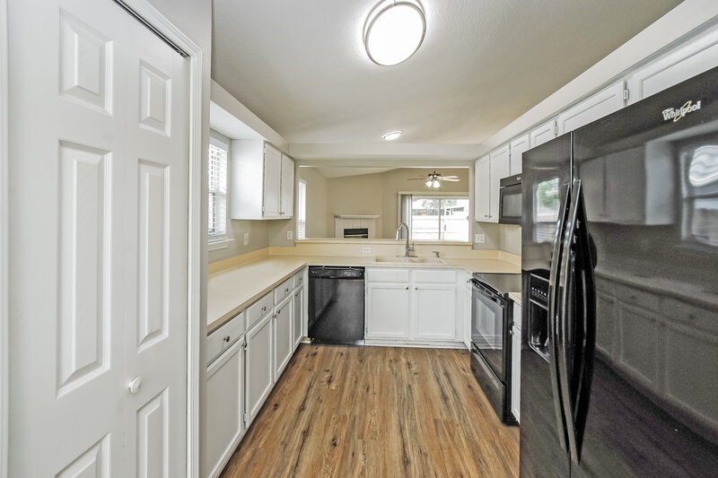 2,155/Mo, 2871 Sutton Estates Cir N Jacksonville, FL 32223 Kitchen View 2