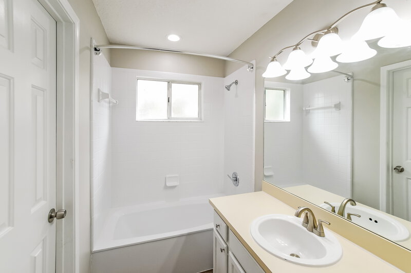 2,155/Mo, 2871 Sutton Estates Cir N Jacksonville, FL 32223 Bathroom View