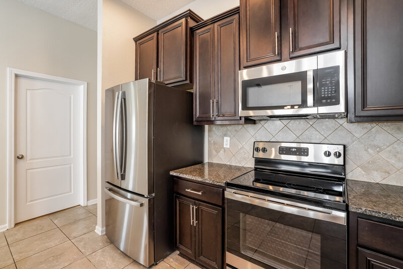 1,880/Mo, 3954 Great Falls Loop Middleburg, FL 32068 Kitchen View 2