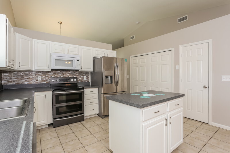 1,885/Mo, 8018 Fleur de Lis Dr Jacksonville, FL 32277 Kitchen View 2