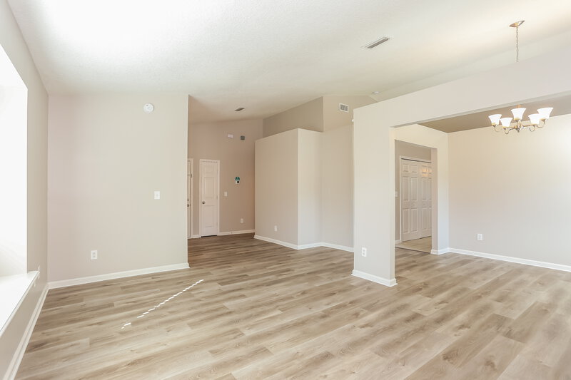 1,885/Mo, 8018 Fleur de Lis Dr Jacksonville, FL 32277 Den View