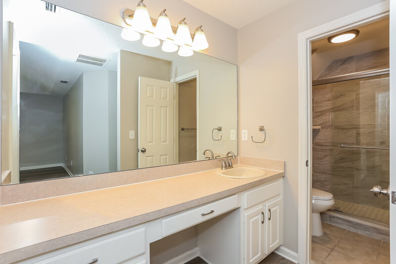 1,885/Mo, 8018 Fleur de Lis Dr Jacksonville, FL 32277 Main Bathroom View