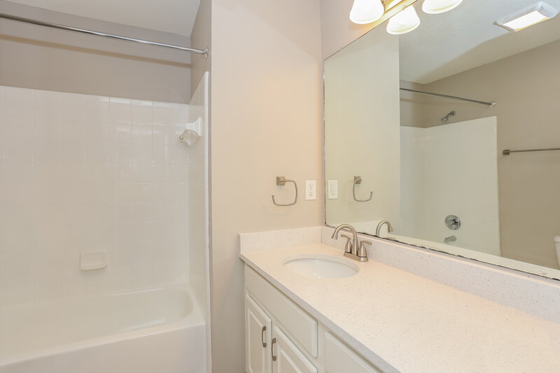 1,885/Mo, 8018 Fleur de Lis Dr Jacksonville, FL 32277 Bathroom View