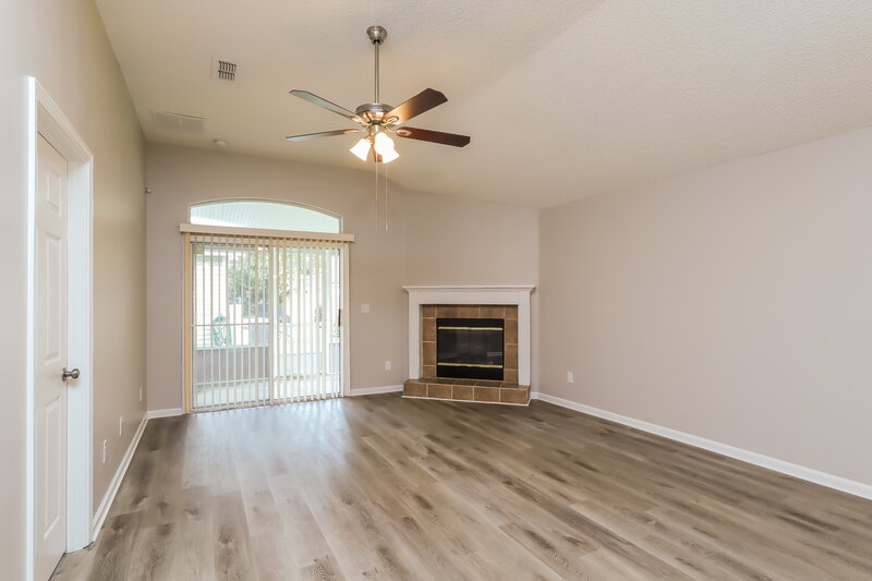 1,985/Mo, 2978 Centerwood Dr Jacksonville, FL 32218 Living Room View