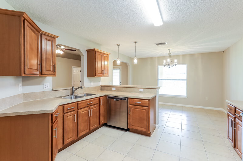 1,820/Mo, 6273 Rolling Tree Ct Jacksonville, FL 32222 Kitchen View
