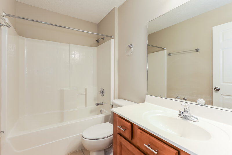 1,820/Mo, 6273 Rolling Tree Ct Jacksonville, FL 32222 Bathroom View