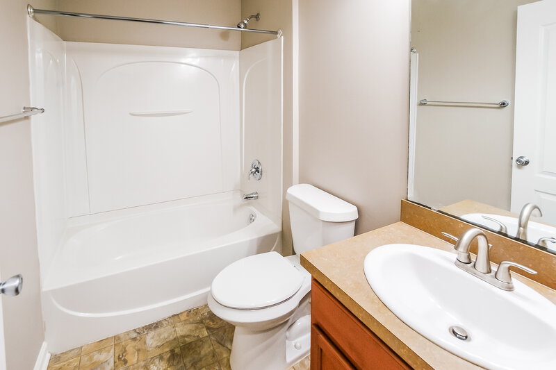 1,765/Mo, 3679 Summit Oaks Dr Green Cove Springs, FL 32043 Bathroom View