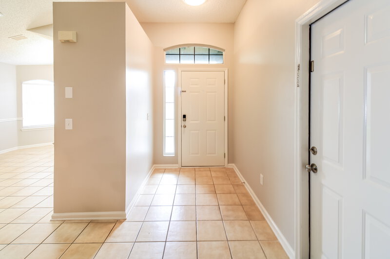 2,525/Mo, 597 Prosperity Lake Dr Saint Augustine, FL 32092 Foyer View