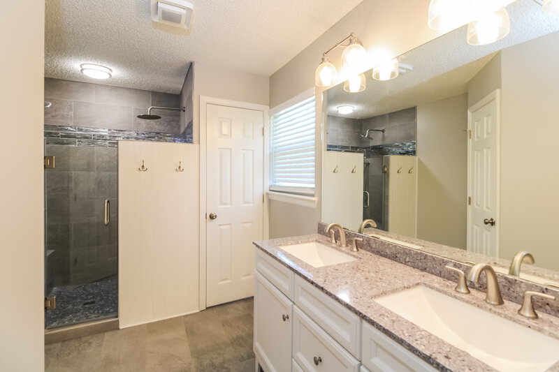 2,525/Mo, 597 Prosperity Lake Dr Saint Augustine, FL 32092 Main Bathroom View