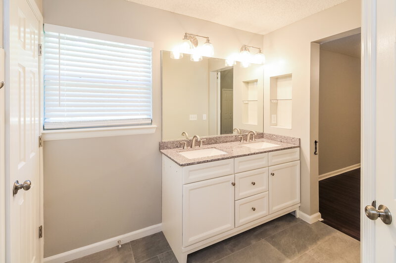 2,525/Mo, 597 Prosperity Lake Dr Saint Augustine, FL 32092 Main Bathroom View 2