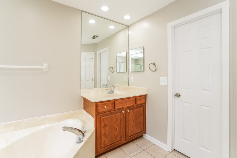 2,065/Mo, 2108 Sandy Branch Pl St Augustine, FL 32092 Main Bathroom View