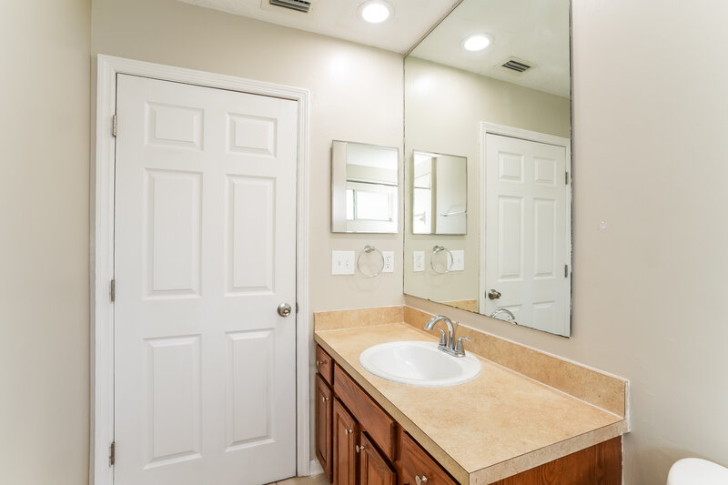 2,065/Mo, 2108 Sandy Branch Pl St Augustine, FL 32092 Main Bathroom View 2