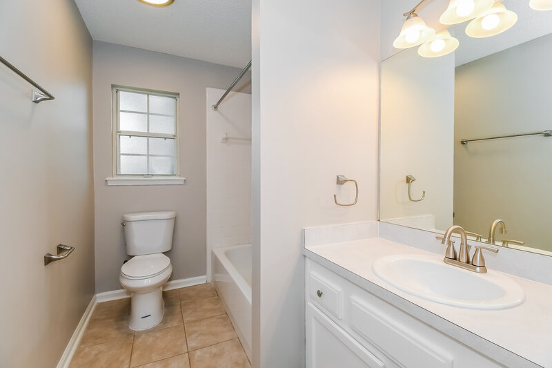 3,240/Mo, 401 Baybrook Dr Fleming Island, FL 32003 Bathroom View 2