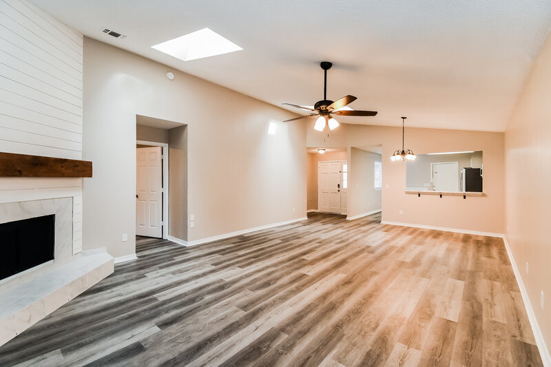2,085/Mo, 4357 Lake Woodbourne Dr S Jacksonville, FL 32217 Living Room View 2
