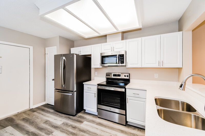 2,085/Mo, 4357 Lake Woodbourne Dr S Jacksonville, FL 32217 Kitchen View 2