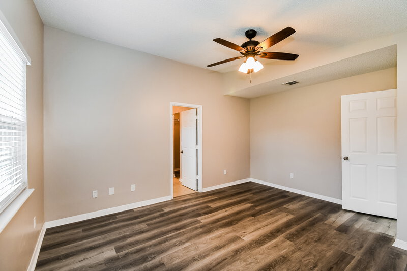 2,085/Mo, 4357 Lake Woodbourne Dr S Jacksonville, FL 32217 Main Bedroom View