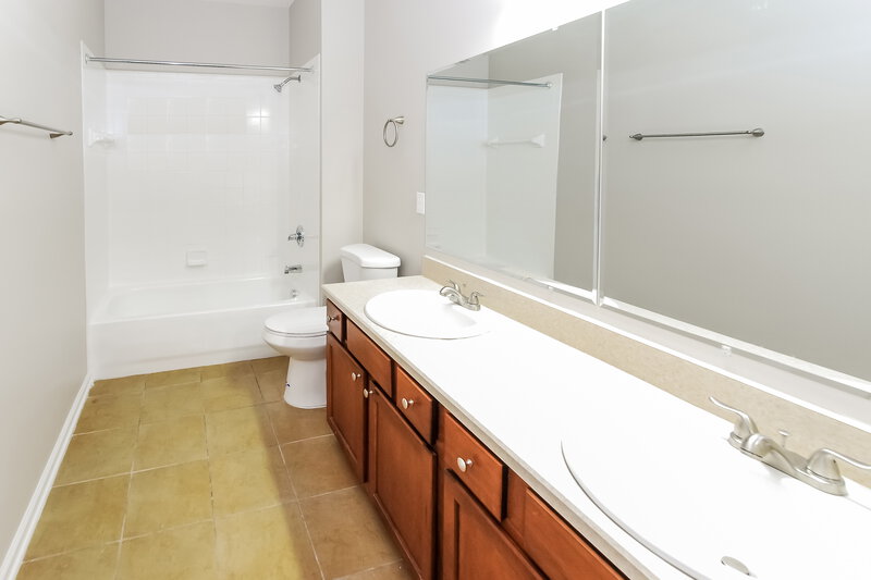 3,300/Mo, 408 S Hidden Tree Dr Saint Augustine, FL 32086 Bathroom View