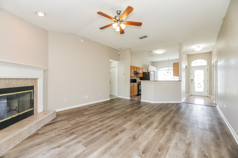 1,680/Mo, 10974 Darlington Oak Ct Jacksonville, FL 32218 Living Room View 2