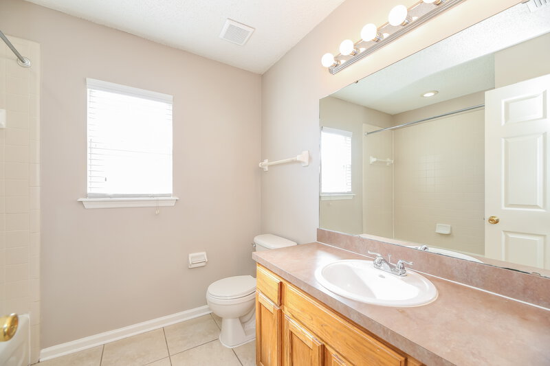 1,680/Mo, 10974 Darlington Oak Ct Jacksonville, FL 32218 Bathroom View