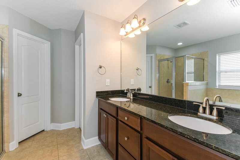 2,240/Mo, 112 Cummer Way St Augustine, FL 32095 Main Bathroom View