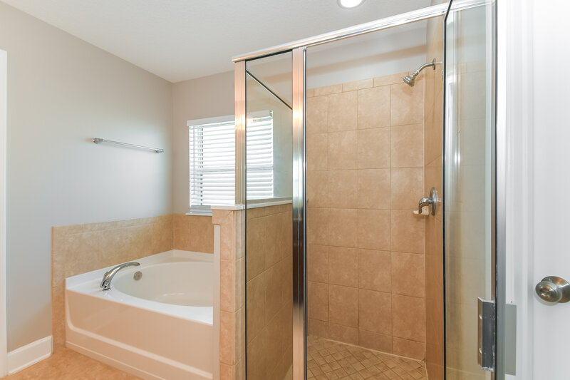 2,240/Mo, 112 Cummer Way St Augustine, FL 32095 Main Bathroom View 2