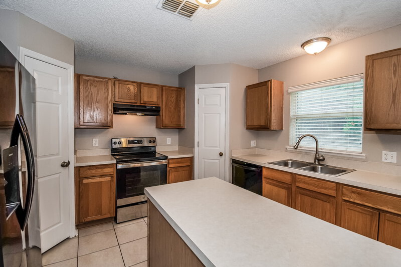 2,730/Mo, 4162 Broad Creek Ln Jacksonville, FL 32218 Kitchen View 2