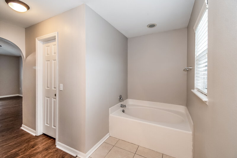 2,730/Mo, 4162 Broad Creek Ln Jacksonville, FL 32218 Main Bathroom View