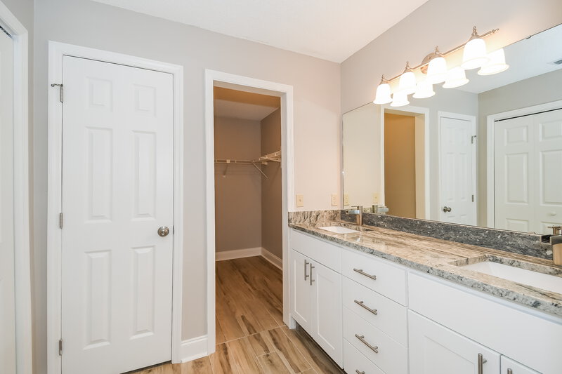 2,540/Mo, 1840 Farm Way Middleburg, FL 32068 Main Bathroom View